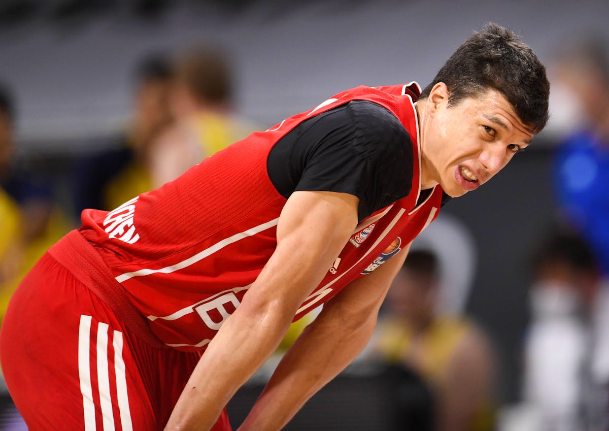 Lucic anota la canasta de la victoria para el Bayern que ganó 81-78